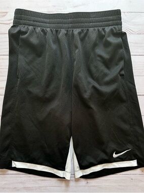 Boys Nike Shorts (size XL)